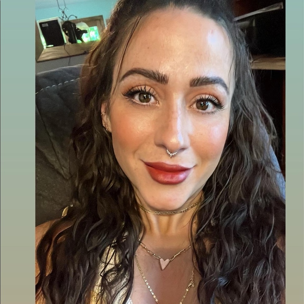 Meet your Posher, Nicole